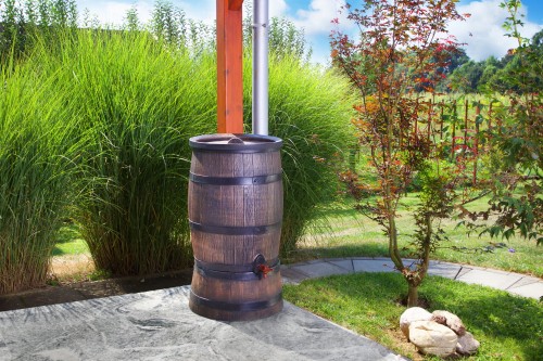 Zbiornik dekoracyjny na deszczówkę 500 L Barillo ciemny brąz MPI zbiornik na wodę deszczową 500 l