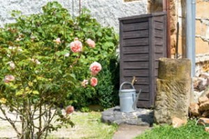 Zbiornik dekoracyjny na deszczówkę 230 L Norway ciemny brąz MPI zbiornik na wodę deszczową 230 l