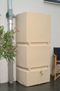 Zbiornik dekoracyjny na deszczówkę 800 L Jumbo piaskowy MPI zbiornik na wodę deszczową 800 l