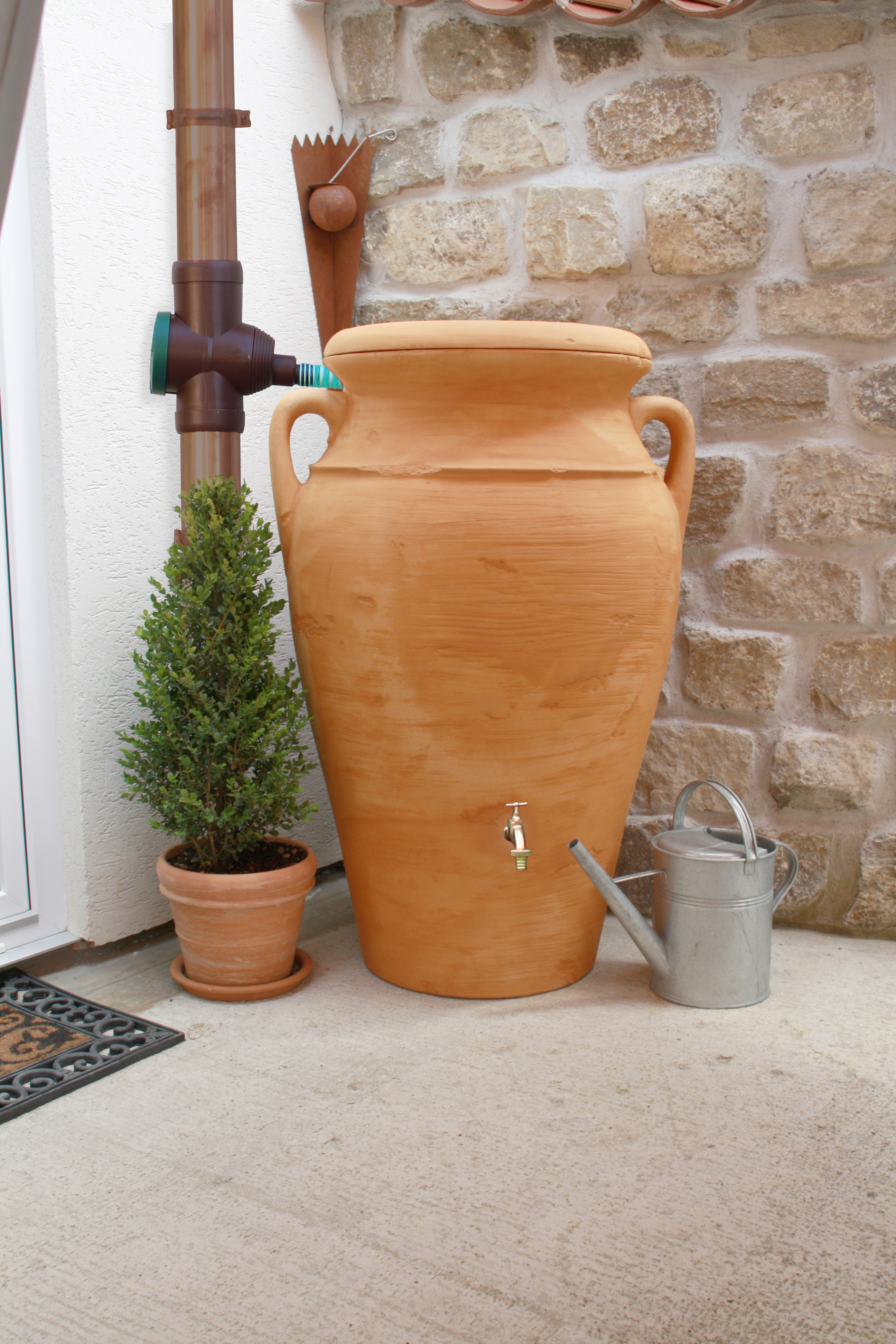 dekoracyjny zbiornik na deszczówkę, dekoracyjny zbiornik na wodę deszczową, zbiornik na deszczówkę dekoracyjny, zbiornik na wodę deszczową dekoracyjny, ozdobny zbiornik na deszczówkę, ozdobny zbiornik na wodę deszczową, zbiornik na deszczówkę 300 l, zbiornik na deszczówkę 300 l, zbiornik na deszczówkę beczka, zbiornik na deszczówkę helena, zbiornik na deszczówkę amfora, zbiornik na wodę amfora, zbiornik na wodę deszczową amfora