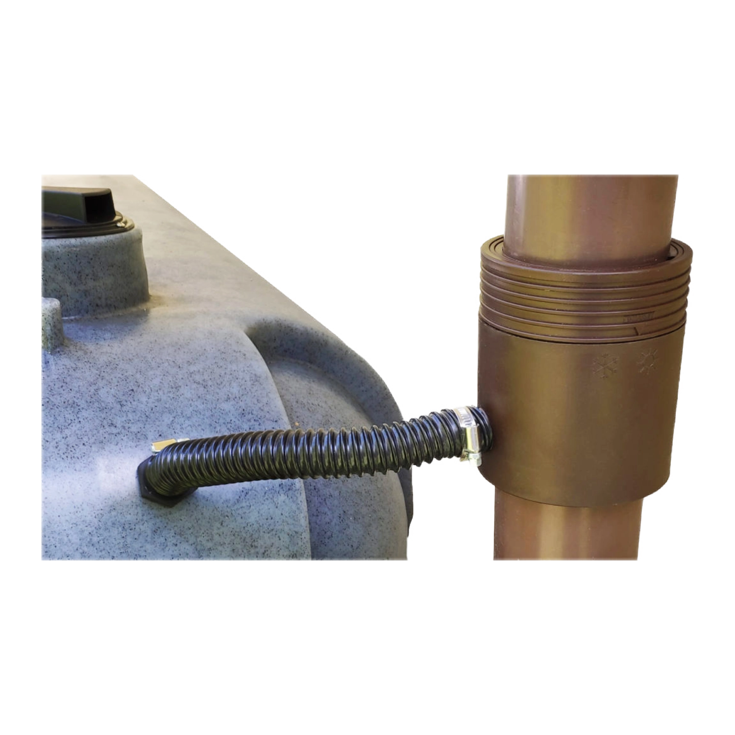 Zbiornik JFC WR-1300 z łapaczem rynnowym do zbierania deszczówki.