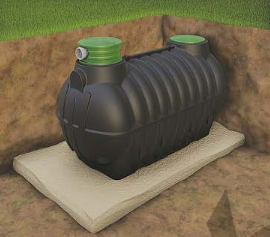 Montaż zbiornika bezodpływowego BOLT Marseplast – instrukcja instalacji i osadzenia zbiornika na szambo.